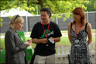 Cate Blanchett, Prof Andy Lowe and Dr Nikki Thurgate discuss the importance of environmental monitoring in SA Cate Blanchett, Prof Andy Lowe and Dr Nikki Thurgate discuss the importance of environmental monitoring in SA